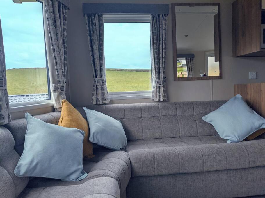 Large 4 Person Couples And Family Caravan In Newquay Bay Resort Exteriér fotografie
