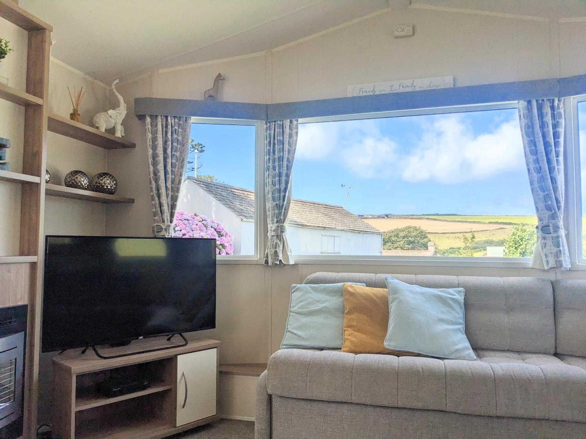 Large 4 Person Couples And Family Caravan In Newquay Bay Resort Exteriér fotografie